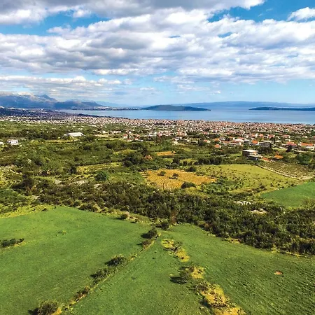 Beautiful In Kastel Stafilic With Wifi Holiday home Kastela