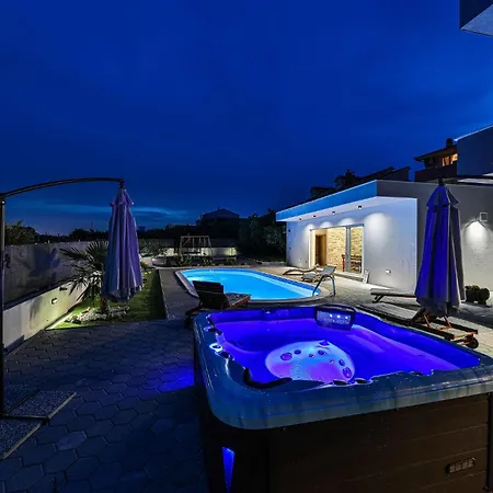 Holiday home Beautiful In Kastel Stafilic With Wifi Kastela
