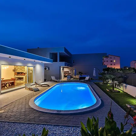 Beautiful In Kastel Stafilic With Wifi Holiday home Kastela