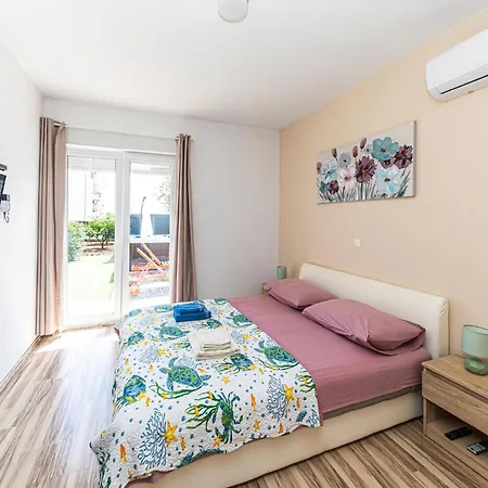 Holiday home Beautiful In Kastel Stafilic With Wifi Kastela