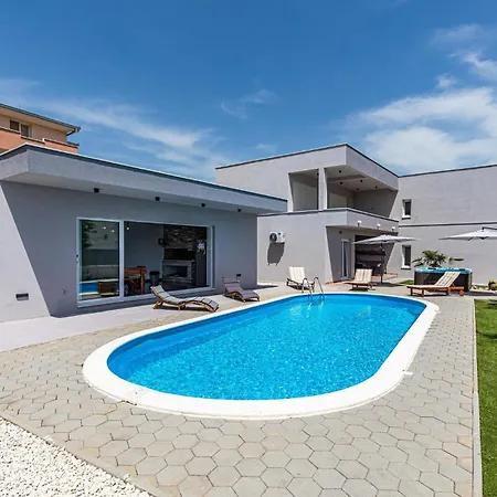 Beautiful In Kastel Stafilic With Wifi Holiday home *