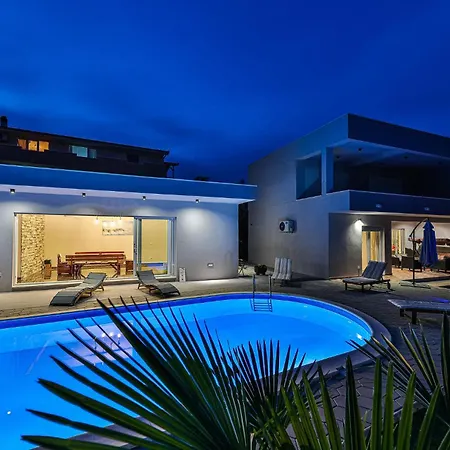 Beautiful In Kastel Stafilic With Wifi Holiday home Kastela
