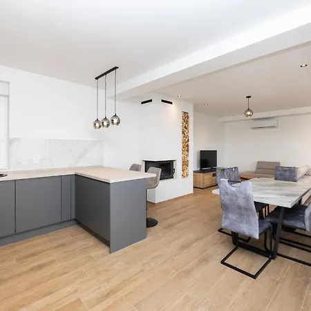 Beautiful In Kastel Stafilic With Wifi Holiday home *