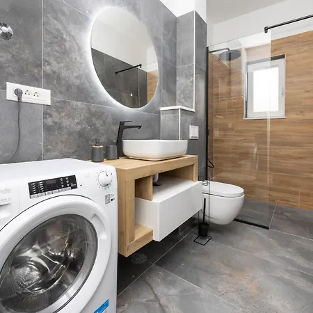 Holiday home Beautiful In Kastel Stafilic With Wifi