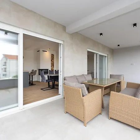 Holiday home Beautiful In Kastel Stafilic With Wifi Kastela